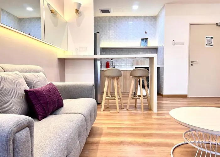 Urban Vista @ The Quartz Residence: City Center Retreat With Infinitypool