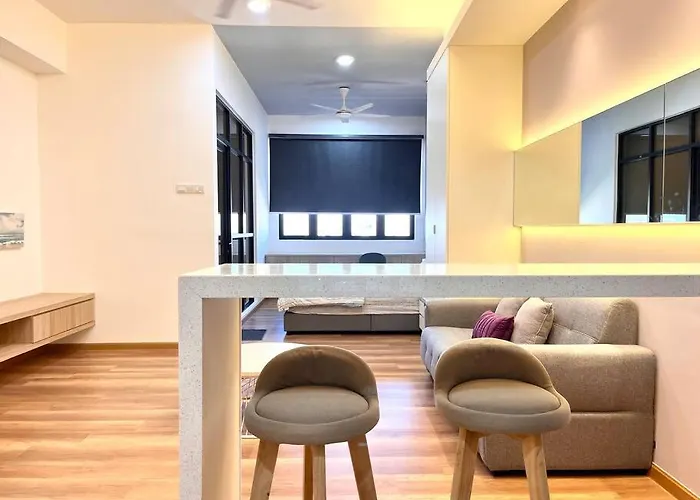 Urban Vista @ The Quartz Residence: City Center Retreat With Infinitypool