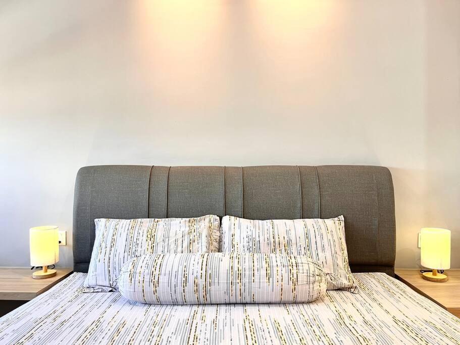 Urban Vista @ The Quartz Residence: Center Retreat With Infinitypool Apartment *