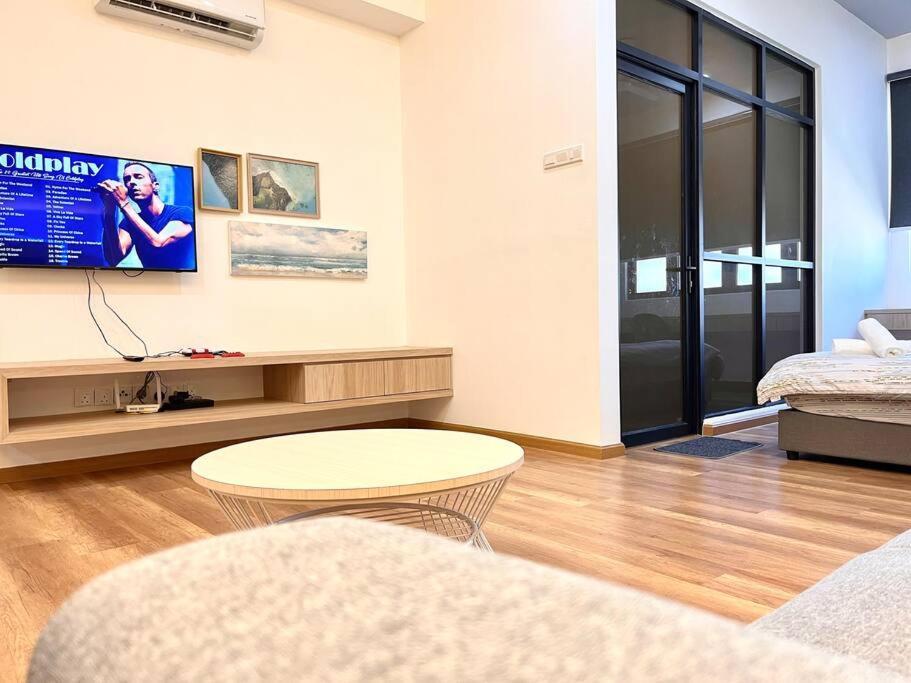 Urban Vista @ The Quartz Residence: Center Retreat With Infinitypool *