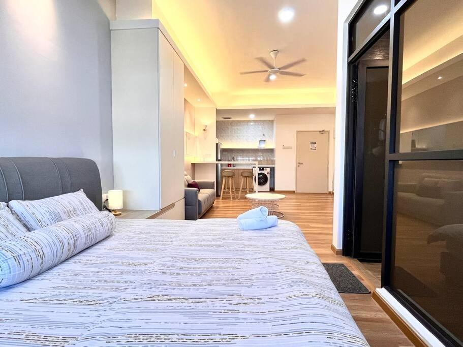 Urban Vista @ The Quartz Residence: Center Retreat With Infinitypool *