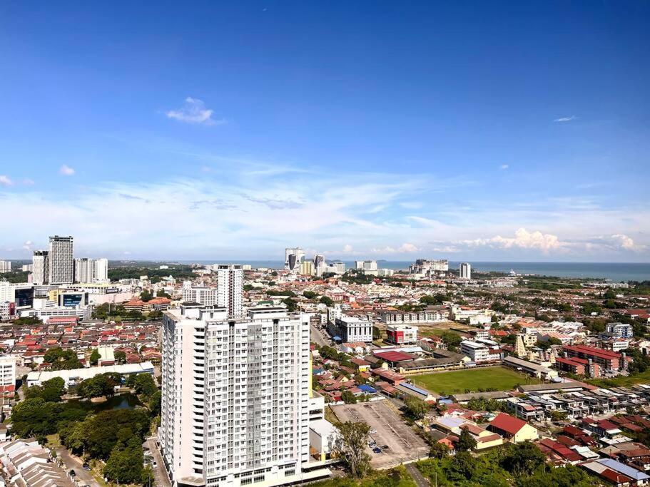 Urban Vista @ The Quartz Residence: Center Retreat With Infinitypool Apartment Malacca