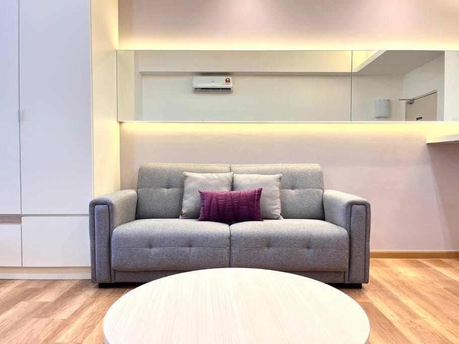 Urban Vista @ The Quartz Residence: Center Retreat With Infinitypool Apartment Malacca
