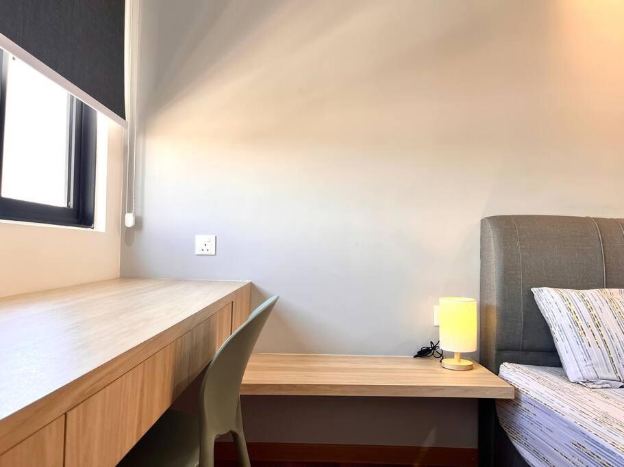 Urban Vista @ The Quartz Residence: Center Retreat With Infinitypool Apartment *
