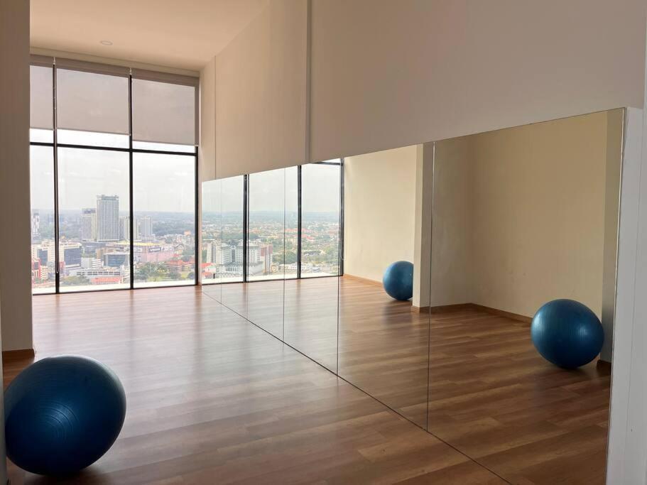 Urban Vista @ The Quartz Residence: Center Retreat With Infinitypool *