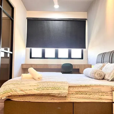 Urban Vista @ The Quartz Residence: City Center Retreat With Infinitypool Malacca Exterior photo