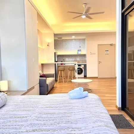 Urban Vista @ The Quartz Residence: City Center Retreat With Infinitypool Malacca Exterior photo