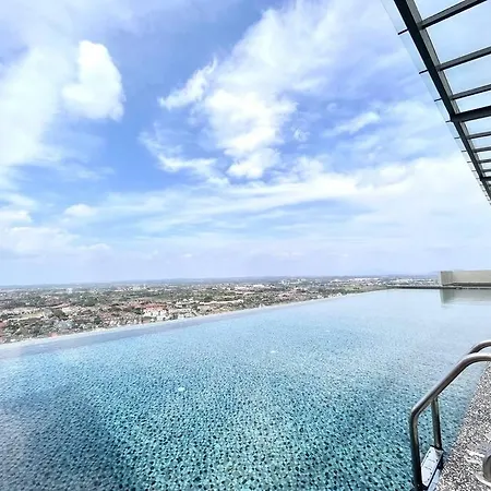 Urban Vista @ The Quartz Residence: City Center Retreat With Infinitypool Malacca Exterior photo