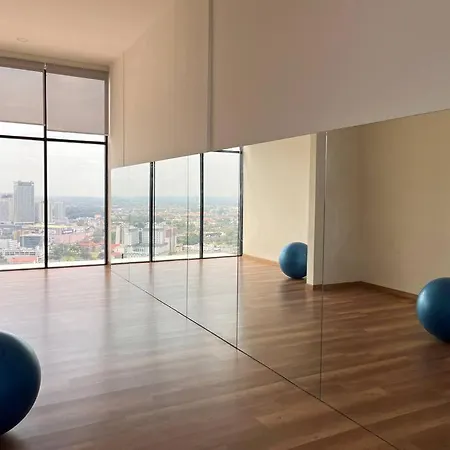 Urban Vista @ The Quartz Residence: City Center Retreat With Infinitypool Malacca Exterior photo