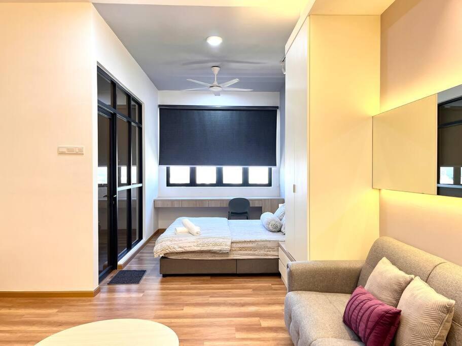 Urban Vista @ The Quartz Residence: Center Retreat With Infinitypool Apartment Malacca